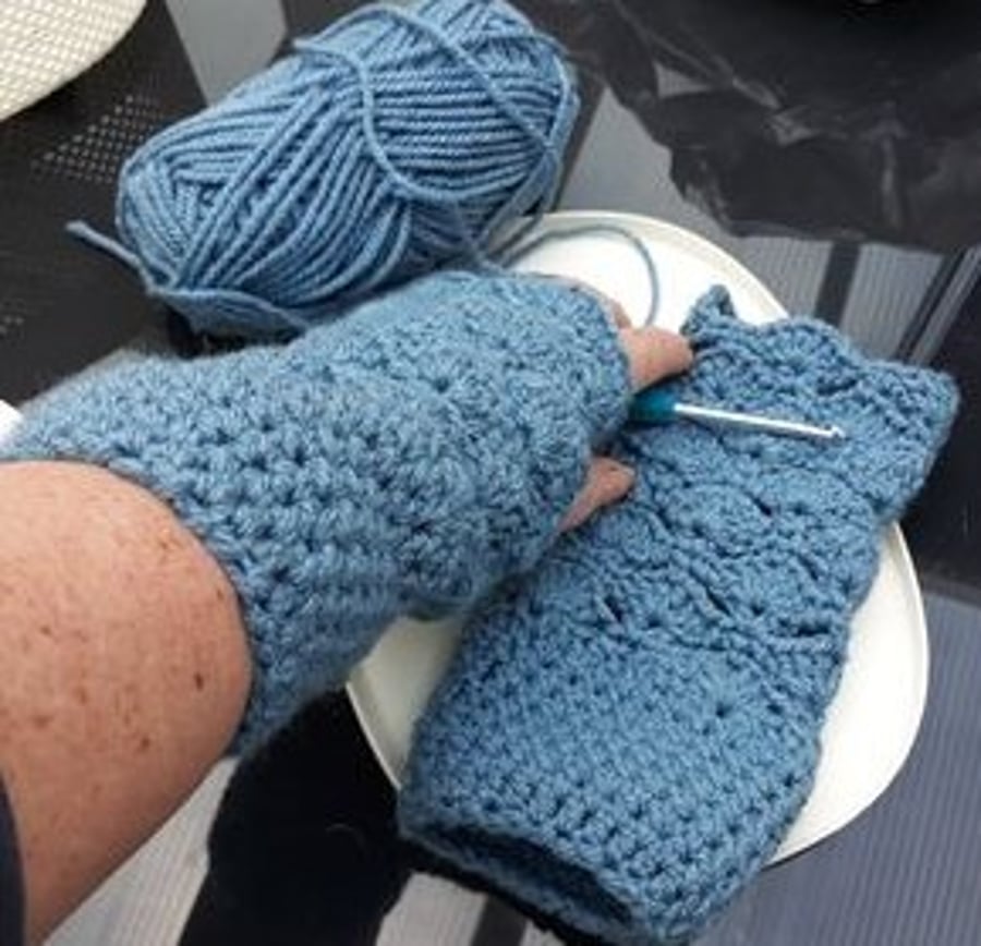 Chunky blue crochet fingerless gloves