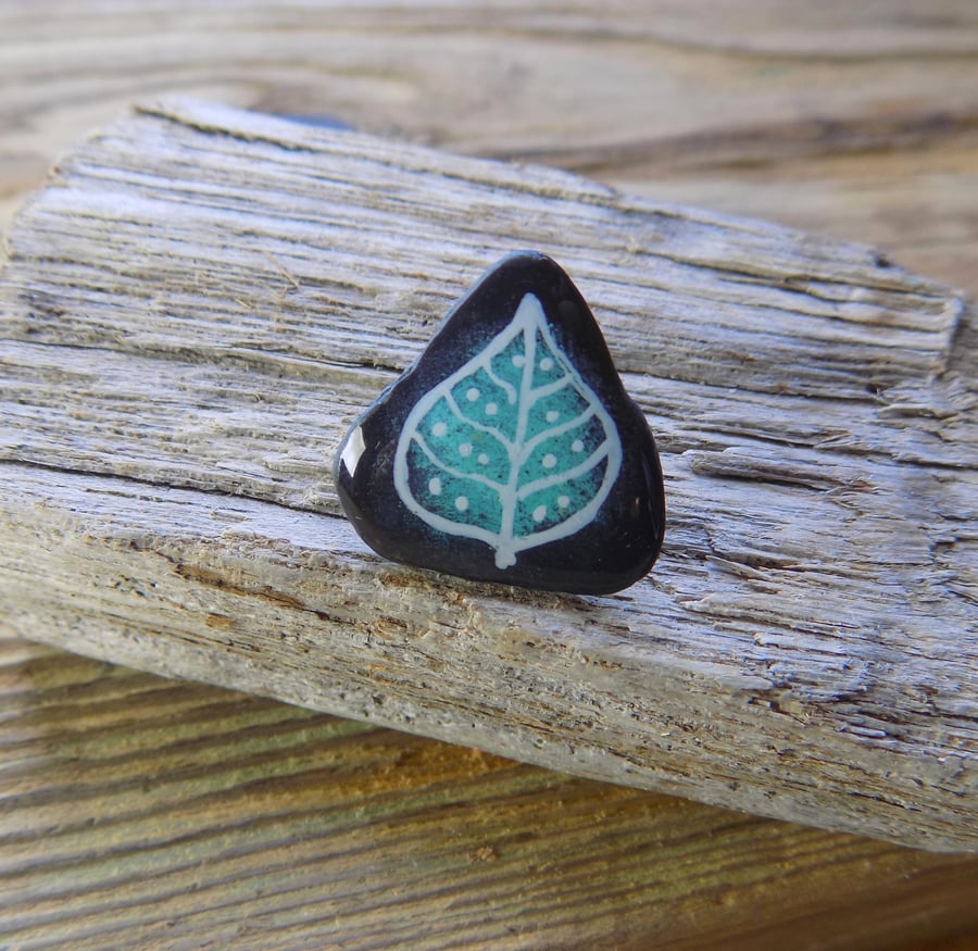 Slate leaf mini brooch ,lapel pin 