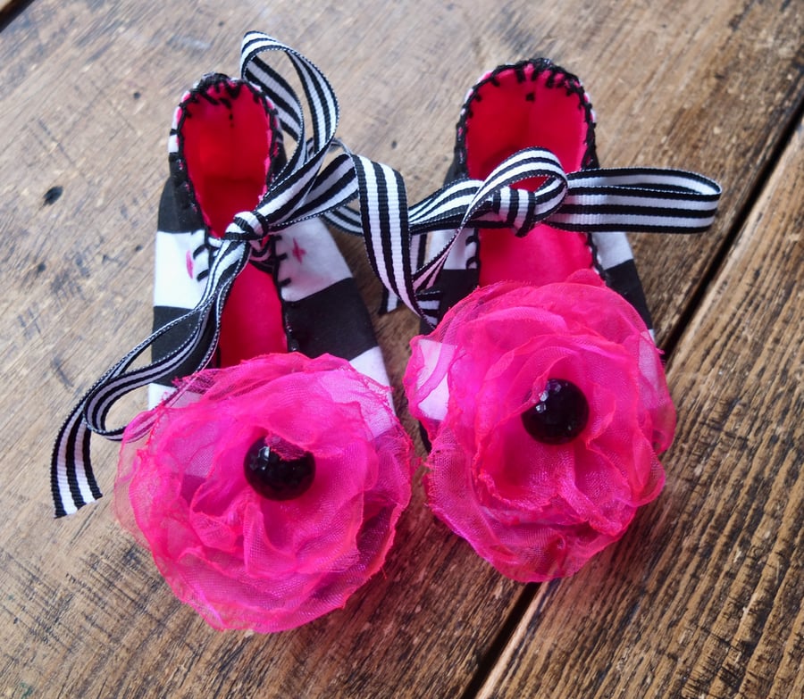 Black White Striped Baby Booties, with a Neon Pink Organza Flower - 3-6mths