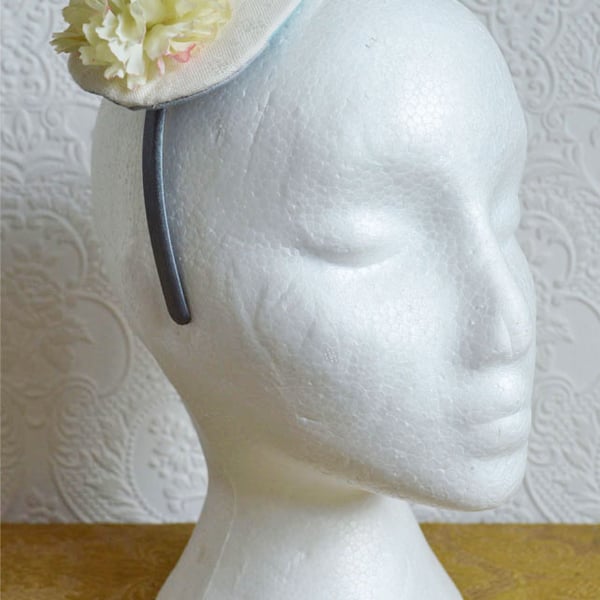 Handmade Fascinator 'Cream'