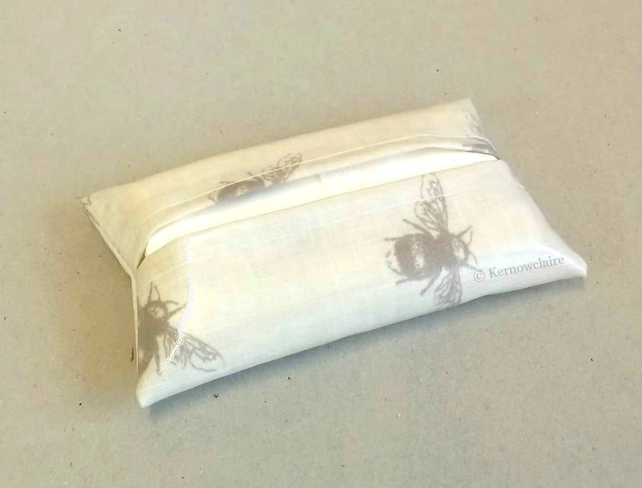 Bee tissue holder with tissues