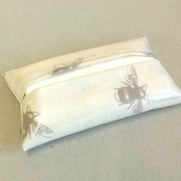 Bee tissue holder with tissues