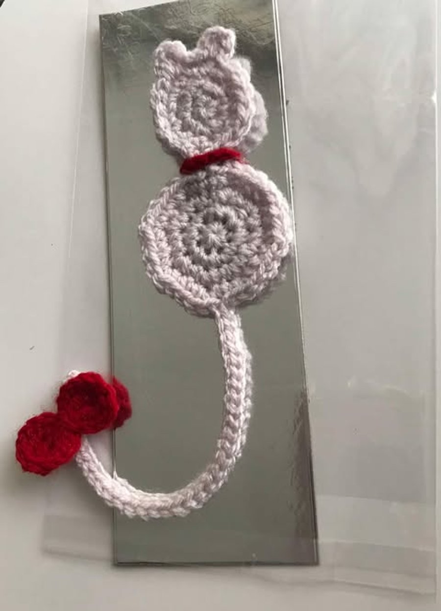 Crocheted Cat bookmark with a red bow