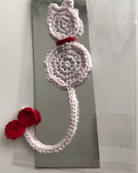 Crocheted Cat bookmark with a red bow