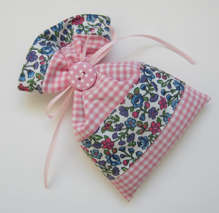 SALE Pink Gingham and Floral Lavender Drawer Sachet % to Ukraine