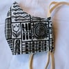 Cotton face mask with monochrome pattern