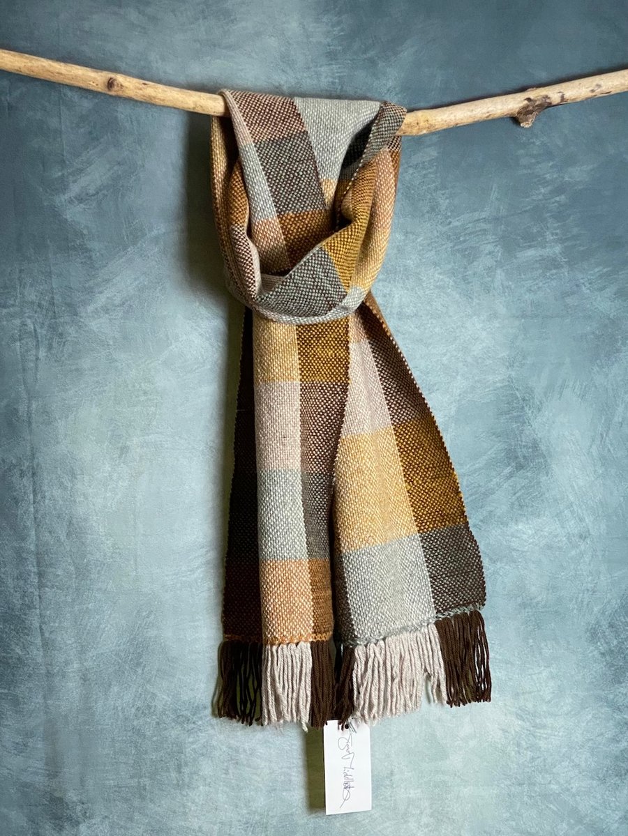 Handwoven scarf in Shetland wool.