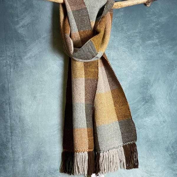 Handwoven scarf in Shetland wool.