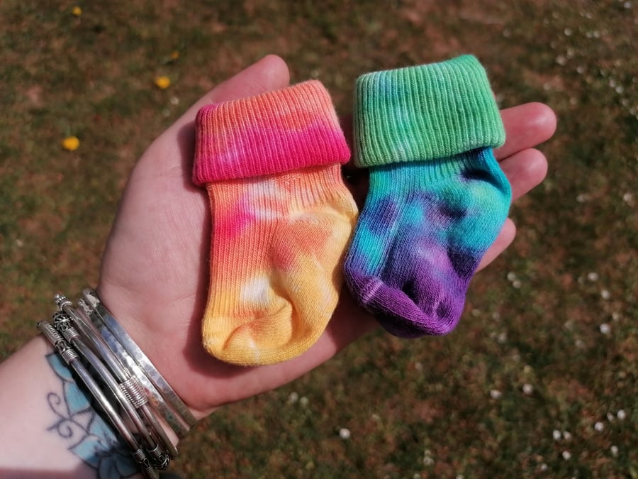 New born socks - Rainbow tie dye 