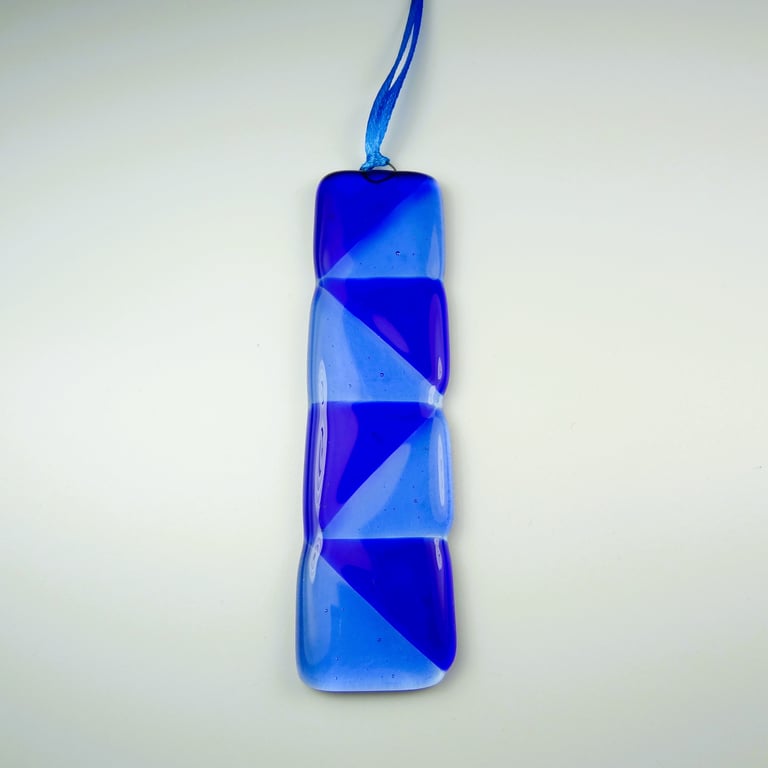 Blue triangle patterned handcrafted fused glass suncatcher (0126)
