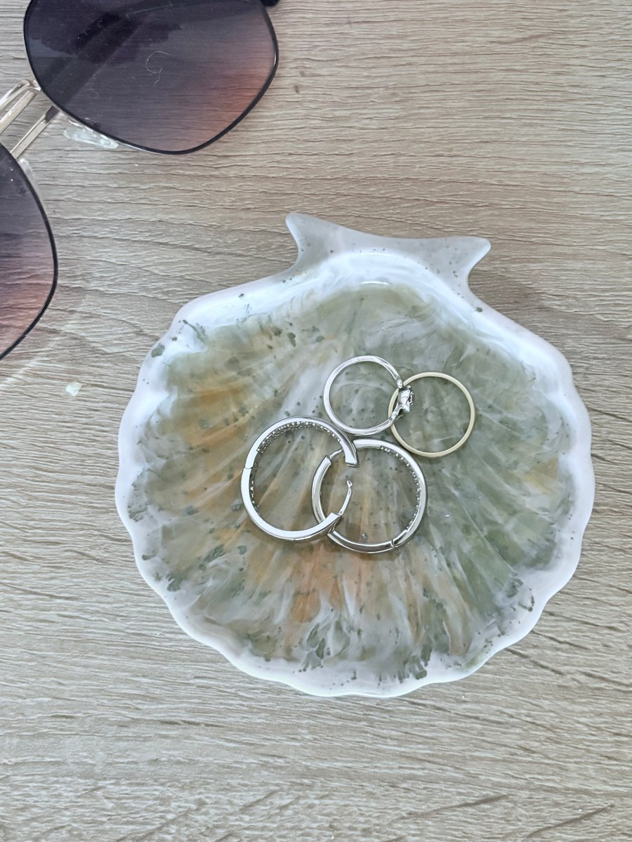 Handmade Resin Shell Trinket Dish – Sage & Warm Gold Jewellery Holder