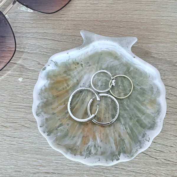 Handmade Resin Shell Trinket Dish – Sage & Warm Gold Jewellery Holder