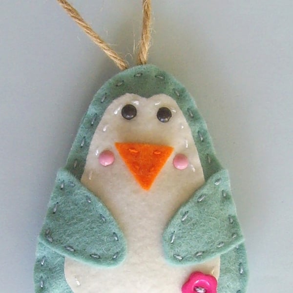 Sewing kit Polly penguin felt decoration