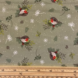 Fat Quarter Christmas Robin On Green 100% Cotton Quilting Fabric