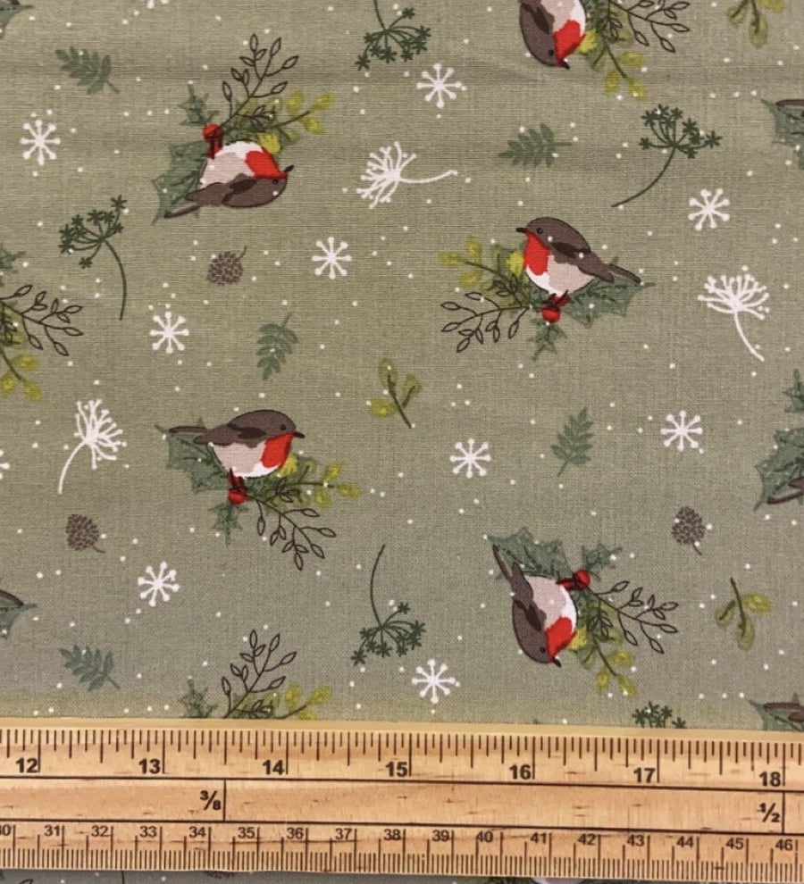 Fat Quarter Christmas Robin On Green 100% Cotton Quilting Fabric