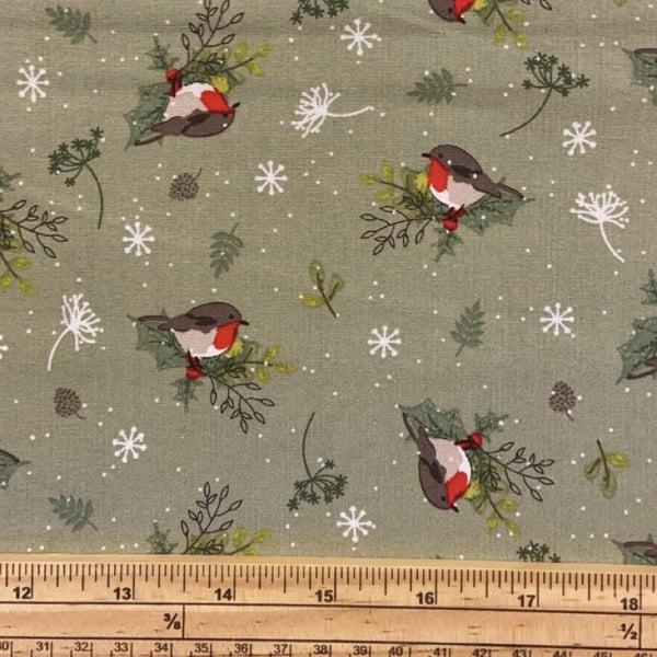 Fat Quarter Christmas Robin On Green 100% Cotton Quilting Fabric