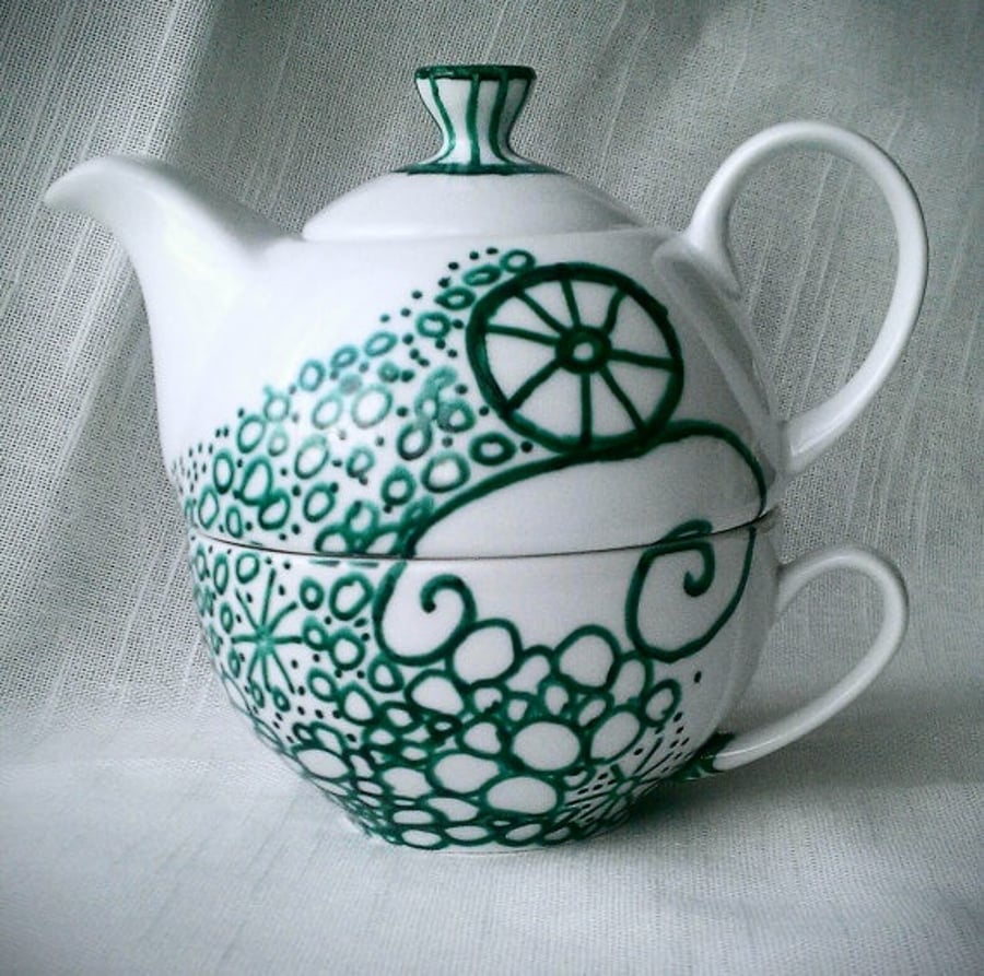Beautifully hand painted teapot and cup gift set