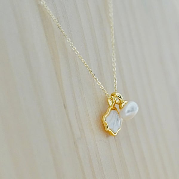 Freshwater Pearl and Shell Pendant Necklace in Gold Plated