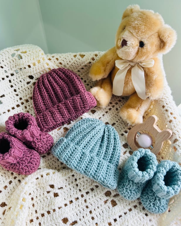 Cosy Baby Hat & Booties set 0-3 months