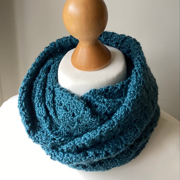 Infinity scarf in wool and silk, colour Green