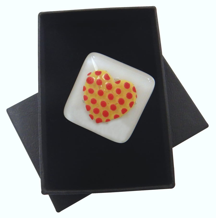 HANDMADE FUSED DICHROIC GLASS 'POLKA-DOT HEART' BROOCH.