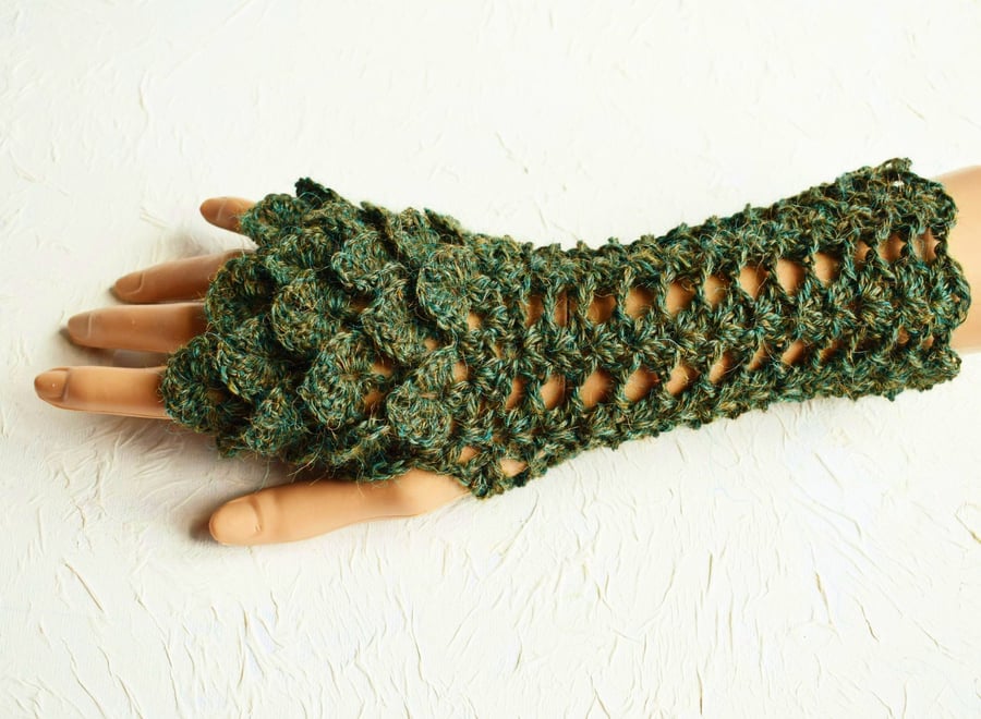 Alpaca Dragonscale Fingerless Gloves in Deep Forest Green