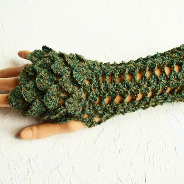 Alpaca Dragonscale Fingerless Gloves in Deep Forest Green