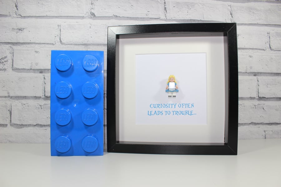 ALICE IN WONDERLAND - FRAMED LEGO DISNEY CLASSIC MINIFIGURE