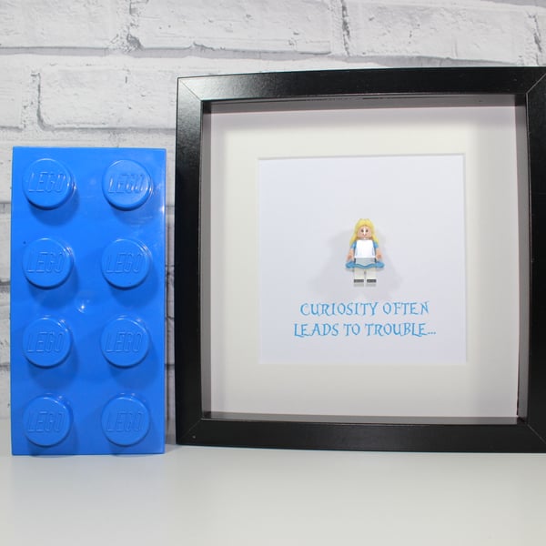 ALICE IN WONDERLAND - FRAMED LEGO DISNEY CLASSIC MINIFIGURE