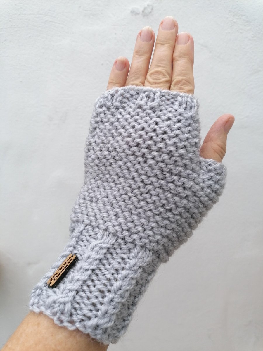Fingerless Gloves in Light Grey