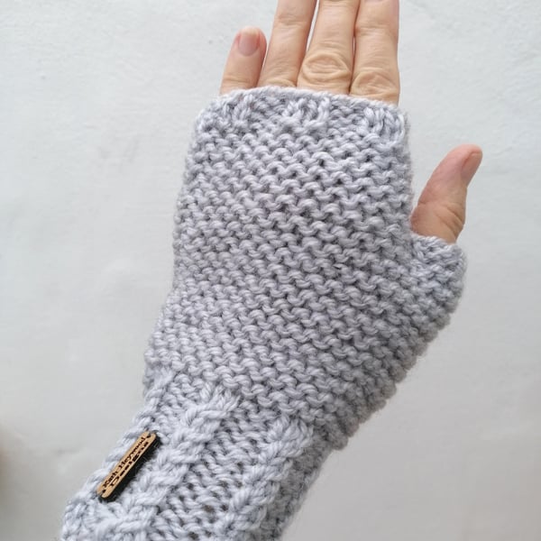 Fingerless Gloves in Light Grey