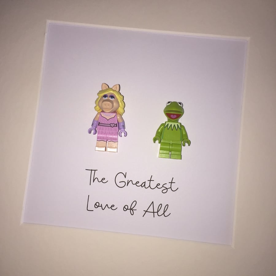 KERMIT AND MISS PIGGY - GREATEST LOVE - FRAMED LEGO MINIFIGURES