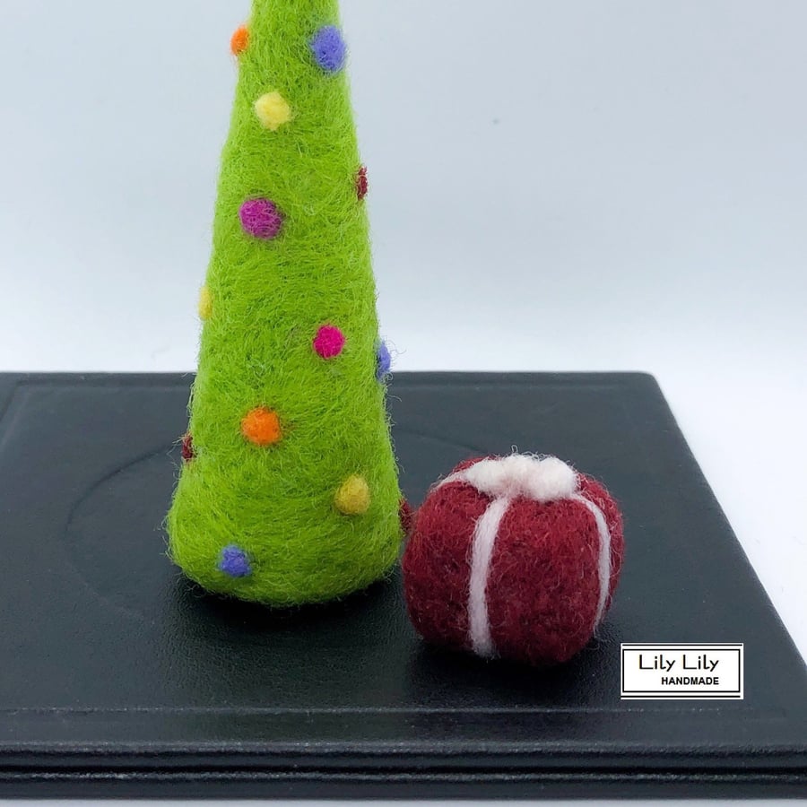 SOLD 3 Mini Present decorations, needlefelted by Lily Lily Handmade 