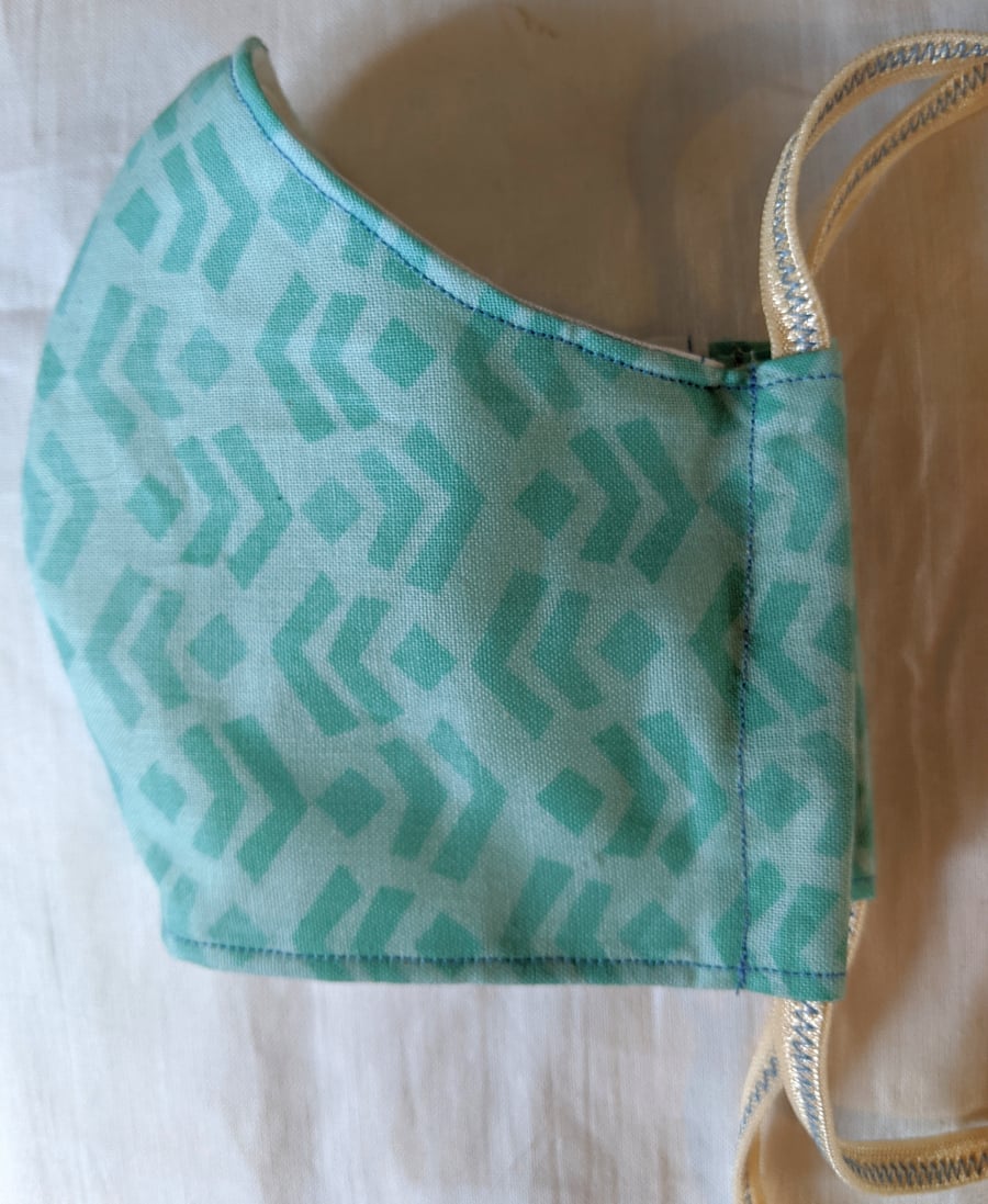 Cotton face mask with geometric print