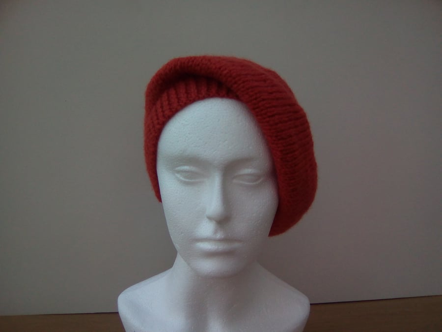 Warm ladies beret style slouch hat