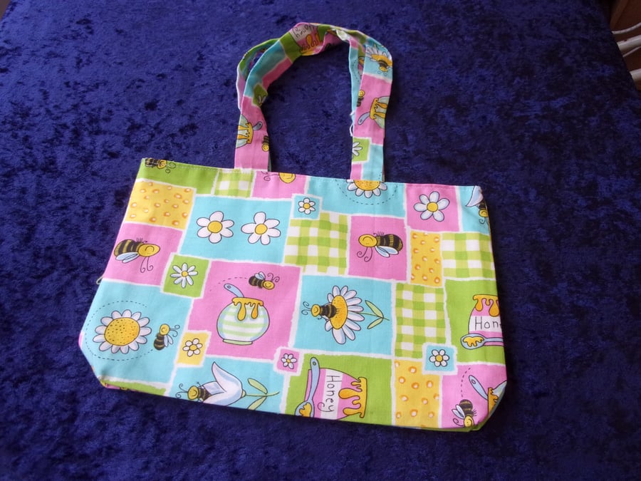 Patchwork design fabric bag with Bees