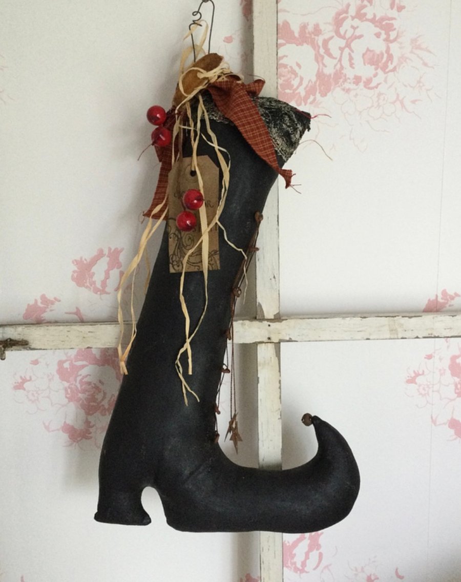 Primitive Witch’s Boot