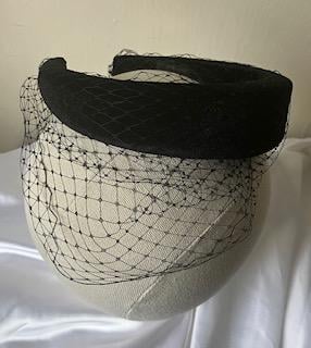 Keely - Black Velvet Headband Fascinator with Adjustable Merrywidow Veiling 