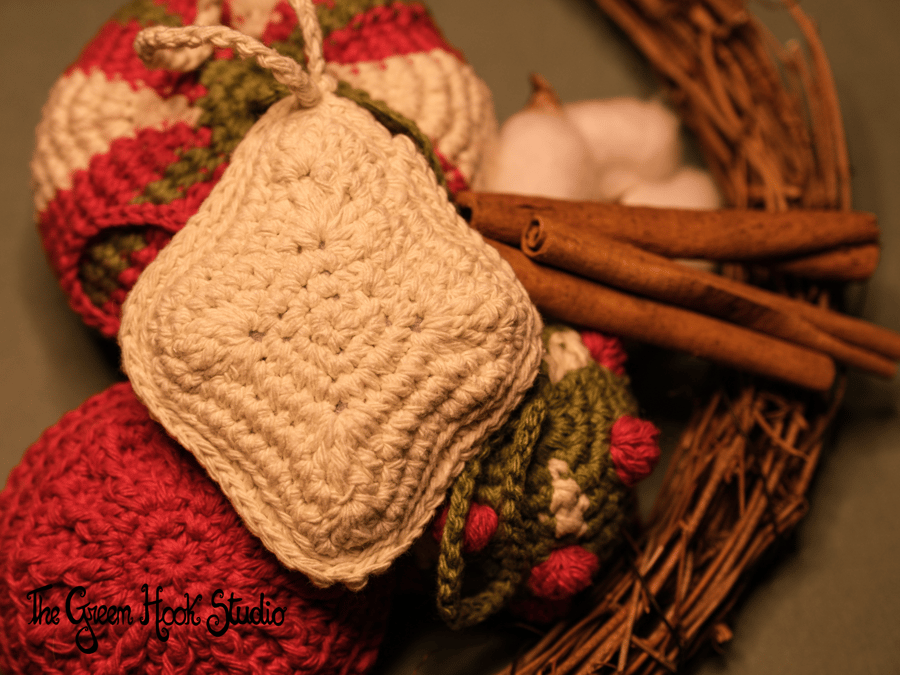 Crochet Pattern - Noel Christmas Baubles, Mindful crafting, UK and US terms