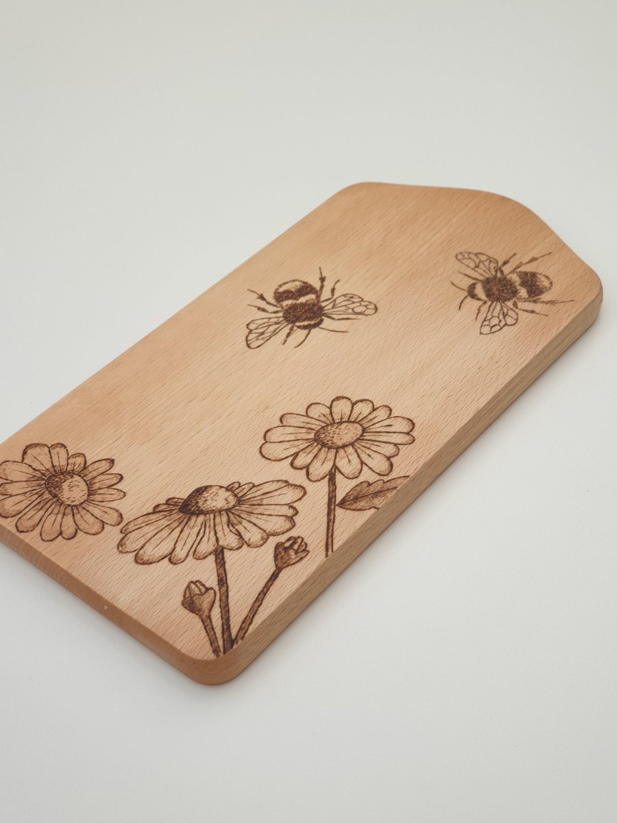  Bee pyrography wooden serving board, gift for a bee lover 