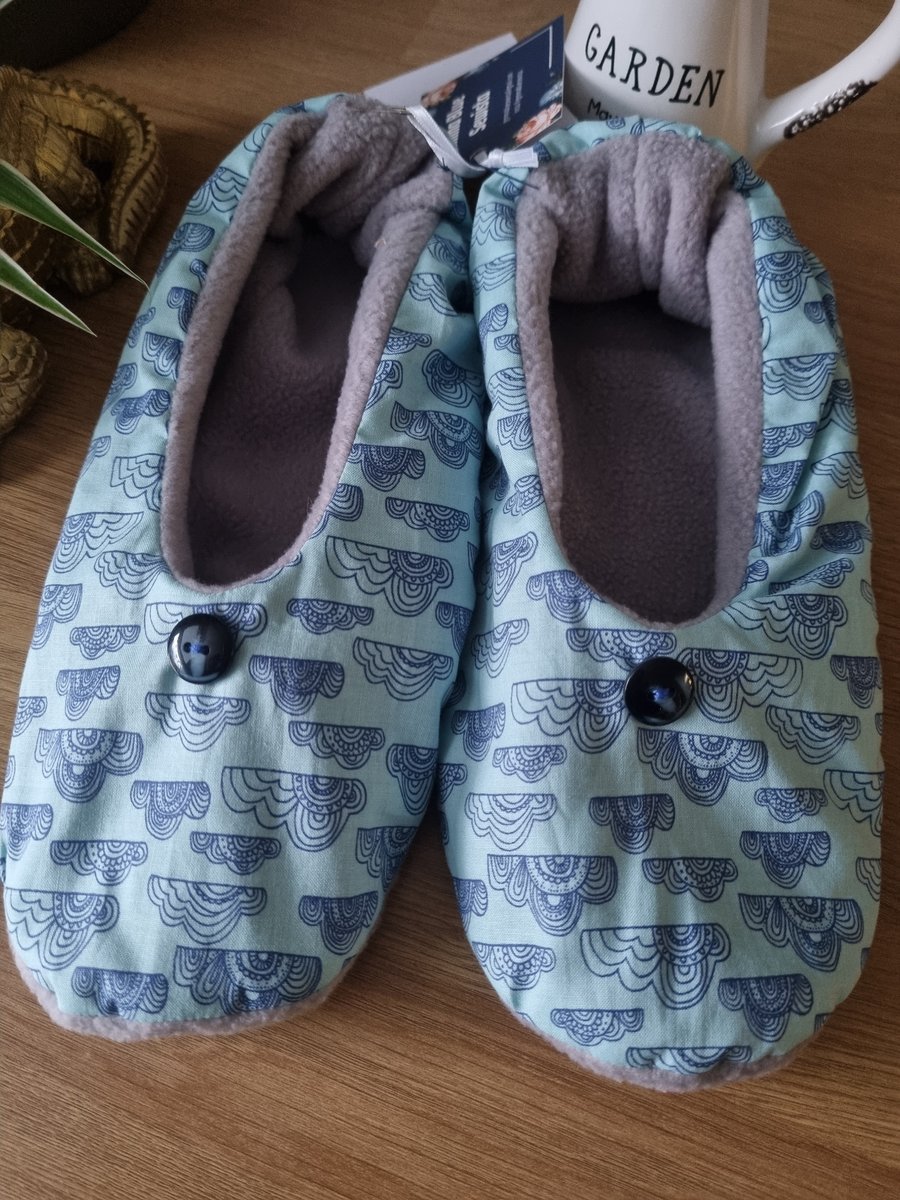 Fleece lined footsie slippers UK size 4-7 adult. 