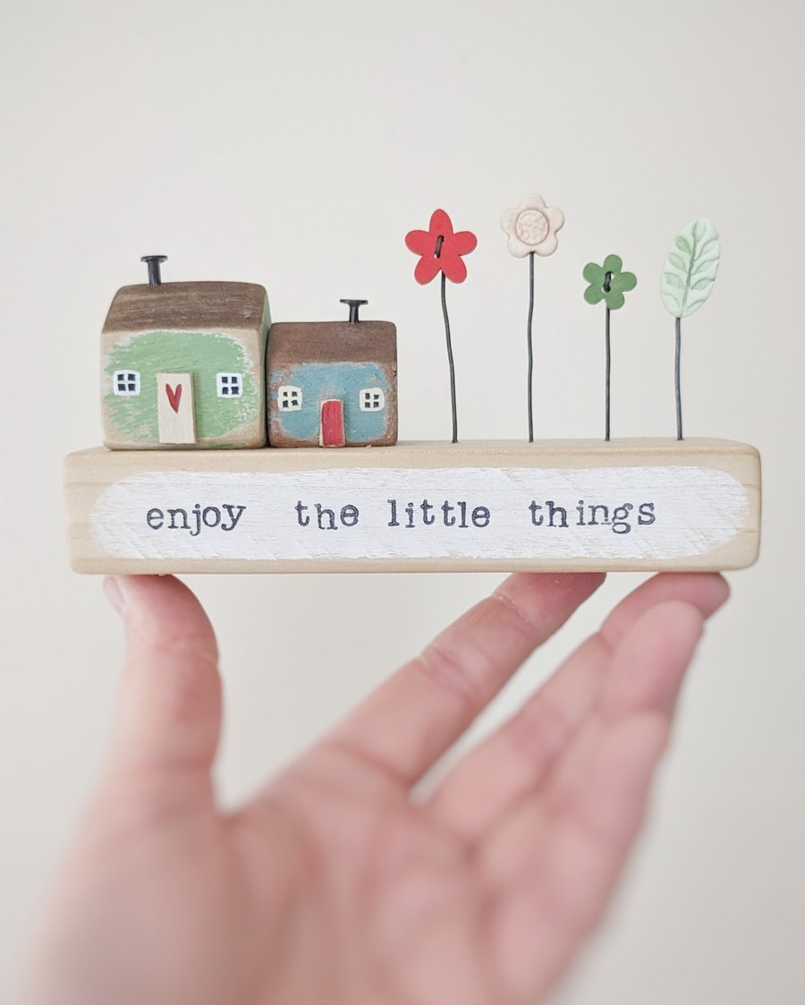 Little Wooden Houses with Clay & Button Garden 'Enjoy the little things'