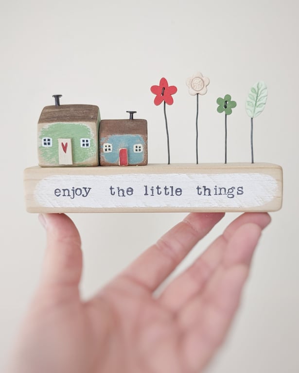 Little Wooden Houses with Clay & Button Garden 'Enjoy the little things'
