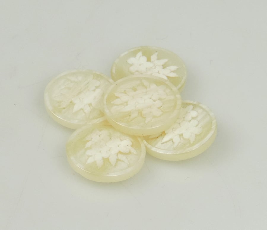 10 x Ivory-Cream Colour, 18mm round button, Floral raised pattern, sewing crafts