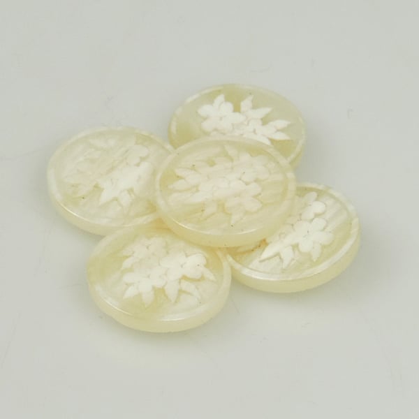 10 x Ivory-Cream Colour, 18mm round button, Floral raised pattern, sewing crafts