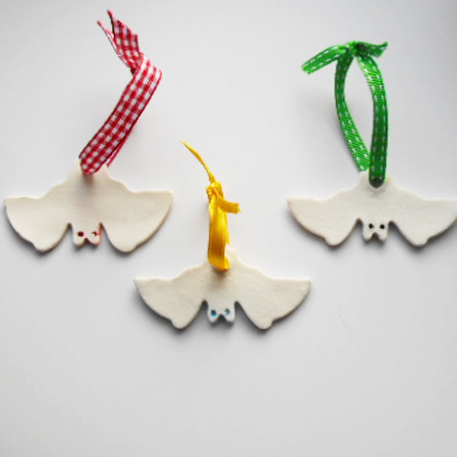 Decorations White Porcelain Petite Bats..