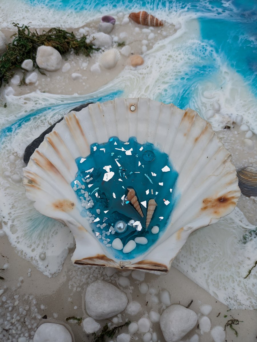 Hanging Shell With Resin Rockpool