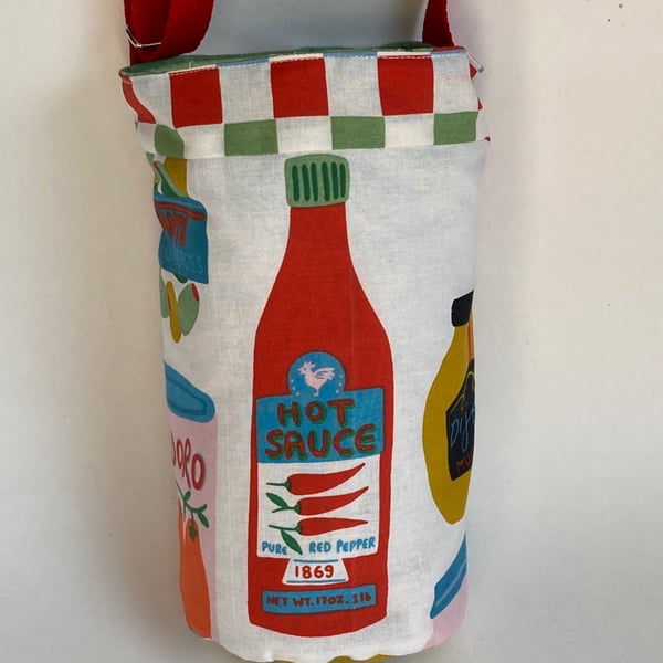 Water bottle carrier with pocket for phone. Sauce and tomatoes