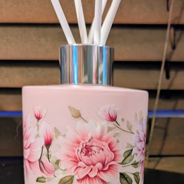 Pink floral themed glass 150 ml diffuser bottle with reeds sticks 