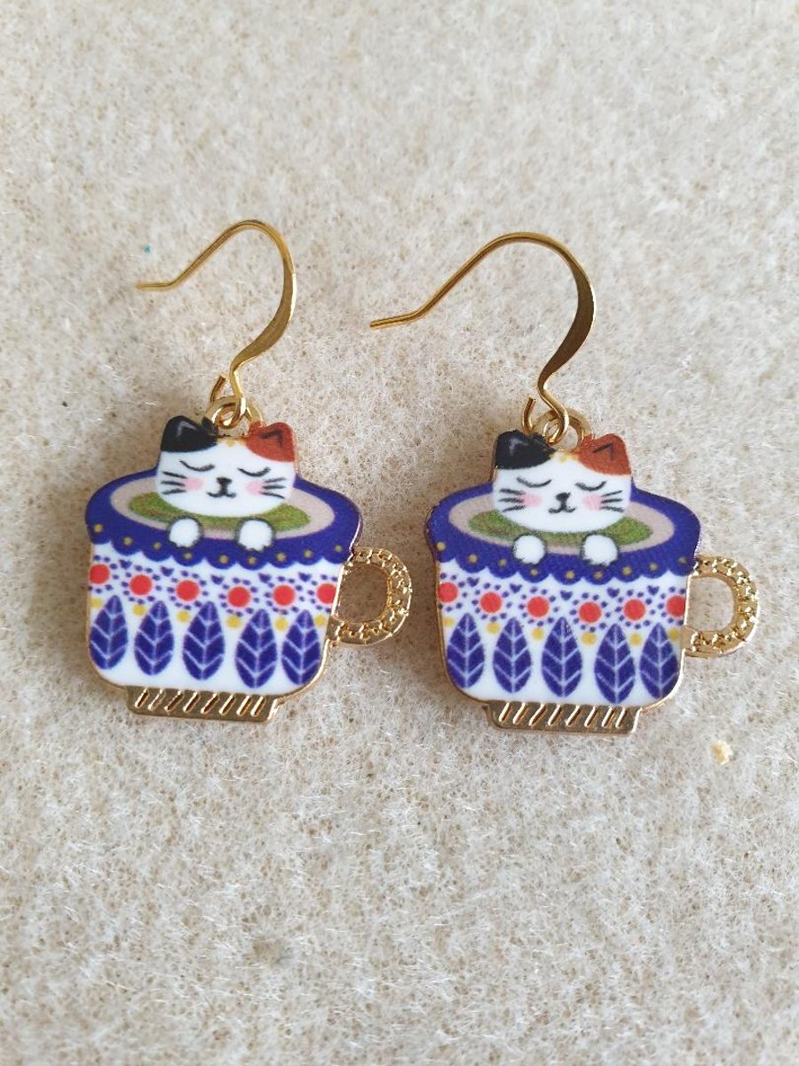  kitsch 18k gold plated earrings with cute kitsch cat in tea cup charms blue